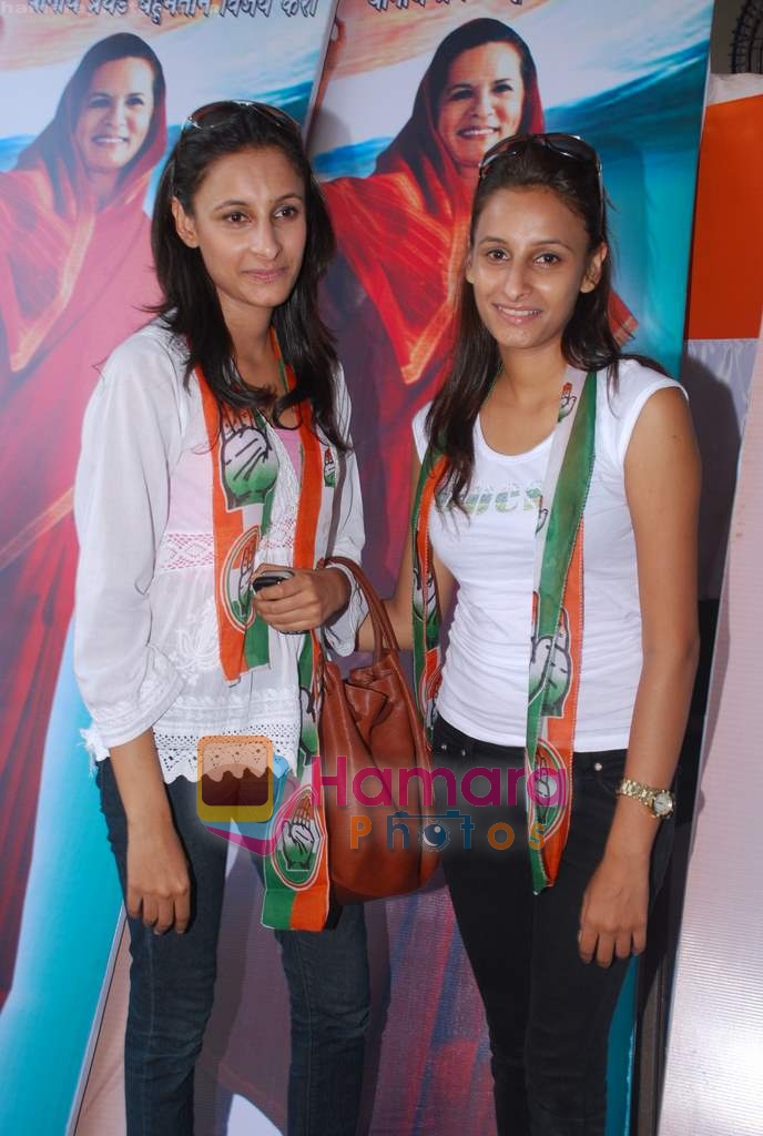 Alina and Sana campaign for Sanjay Nirupam in Borivali on 19th April 2009 