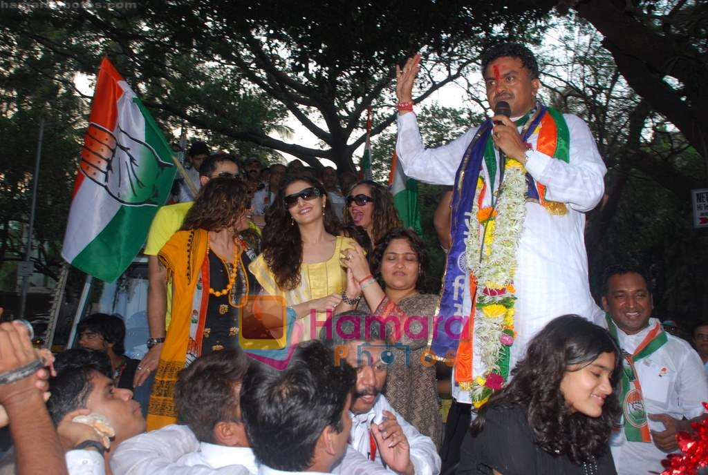 Sambhavna Seth, Zulfi Syed, Sanjay Nirupam, Rakhi Tandon, Alina and Sana, Monica Bedi campaign for Sanjay Nirupam in Borivali on 19th April 2009 