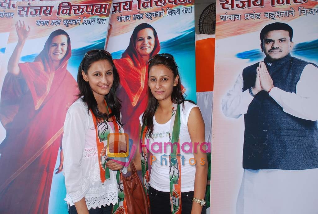 Alina and Sana campaign for Sanjay Nirupam in Borivali on 19th April 2009 