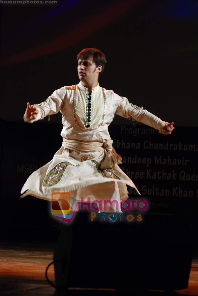 at Kathak concert to pay tribute to Kathak dancer Shurushri Madhurita Sarang in Ravindra Natya Mandir on 23rd April 2009 