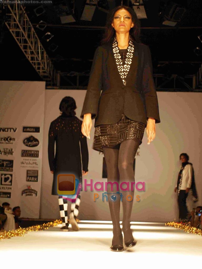 Model walk on the ramp for Dev R Nil at Kolkata Fashion Week Day 4 on 5th April 2009 