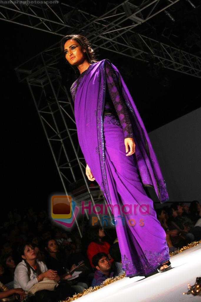 Model walk on the ramp for Dev R Nil at Kolkata Fashion Week Day 4 on 5th April 2009 