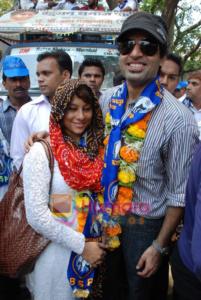 Sai Deodhar, Shakti Anand campaign for Lakmendra Khurana in Borivali on 28th April 2009 