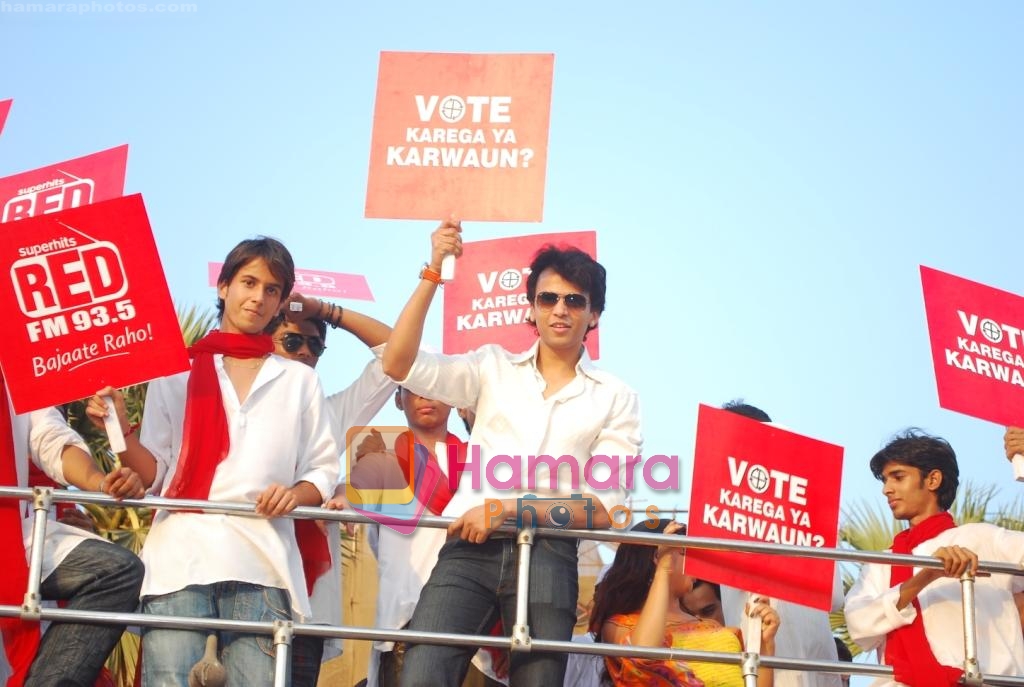 Abhijeet Sawant canvassing for the Red FM 93.5 Vote Karo Ya Karwaun cause on 28th April 2009 