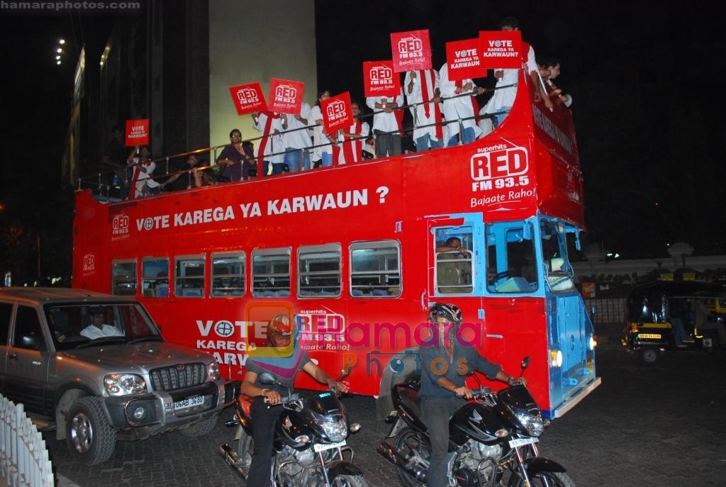 canvassing for the Red FM 93.5 Vote Karo Ya Karwaun cause on 28th April 2009