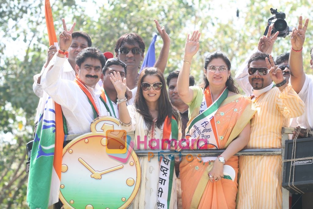 Mahima Chaudhry campaigns for NCP leader Sanjay Patil in Bhandup on 28th April 2009 