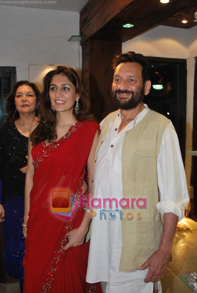 Shekhar Kapoor at store launch of designer Rina Shah with Jamila and Seema Malhotra in Khar on 4th May 2009 
