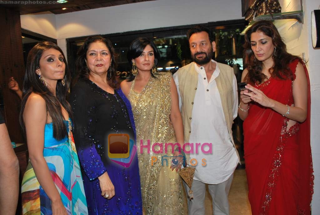 Raveena Tandon, Shekhar Kapoor at store launch of designer Rina Shah with Jamila and Seema Malhotra in Khar on 4th May 2009 