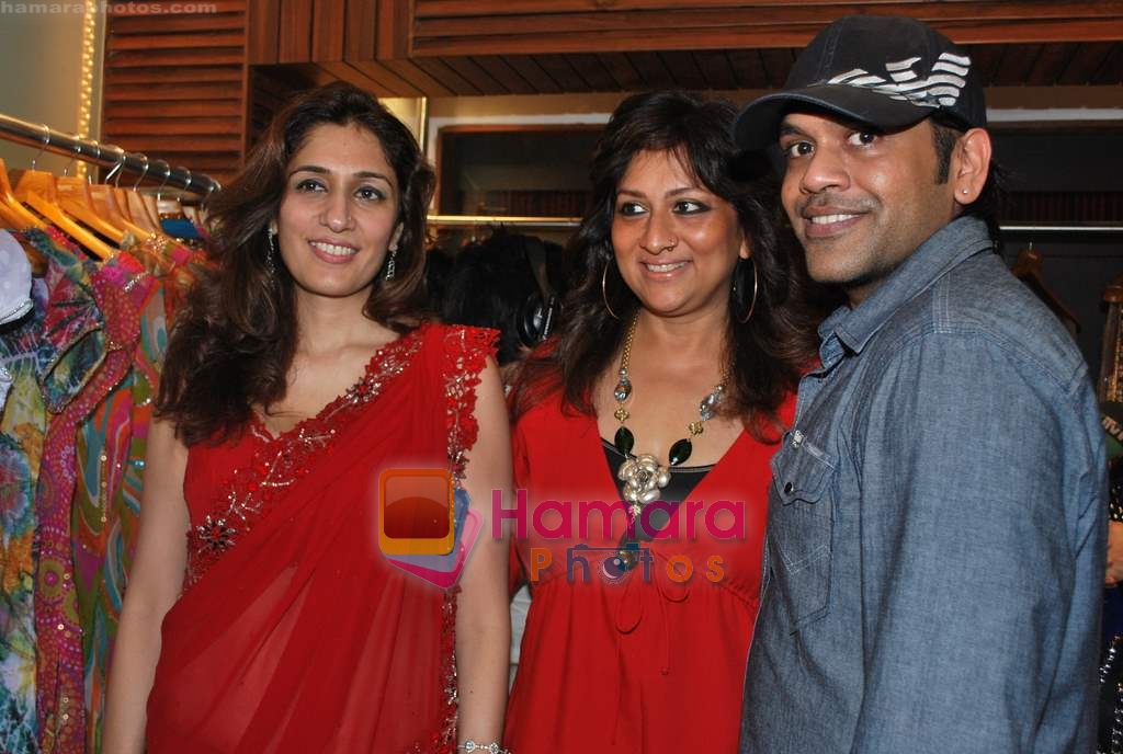 Rocky S, Sharmilla Khanna at store launch of designer Rina Shah with Jamila and Seema Malhotra in Khar on 4th May 2009 