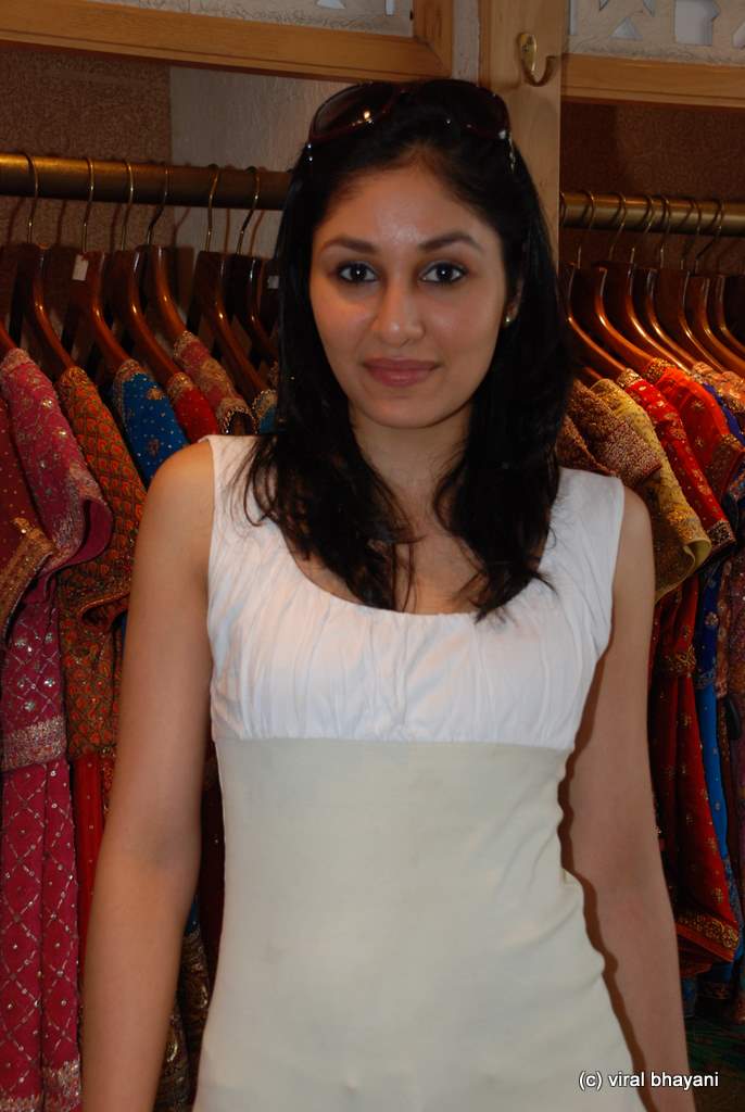 Pooja Chopra at Ritu Kumar store, Lower Parel on 8th May 2009 