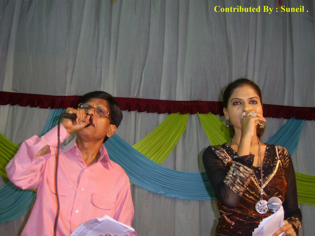 Kishore Makwana, Pallavi Dabholkar at the melodius musical evening in the loving memory of Immortal Rafi Saab on 28th April 2009 