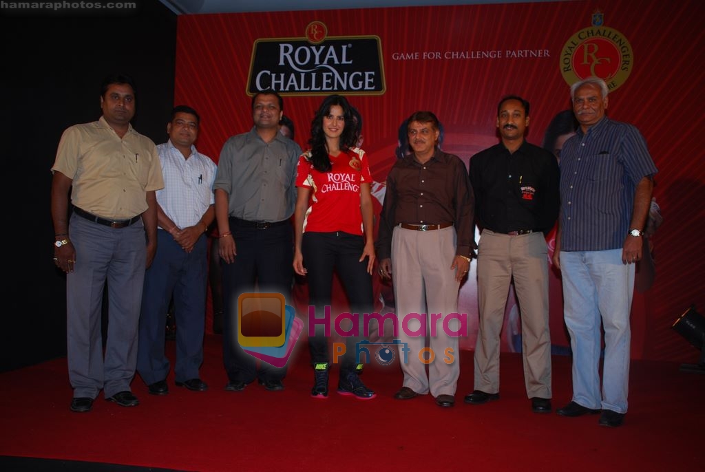 Katrina Kaif meets Royal challengers contest winners in ITC Grand Maratha, Andheri, on 14th May 2009 