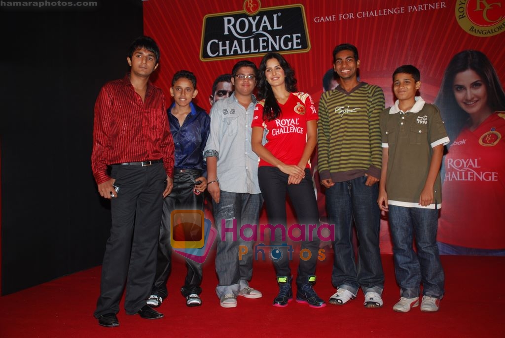 Katrina Kaif meets Royal challengers contest winners in ITC Grand Maratha, Andheri, on 14th May 2009 