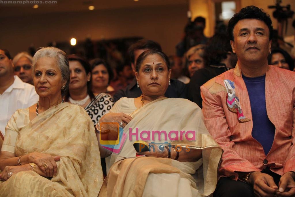 Waheeda Rehman, Jaya Bachchan, Anu Malik at the launch of Book lata Mangeshkar in her own voice by Nasreen Munni Kabir in Mayfair Banquets, Worli, Mumbai on 15th May 2009 
