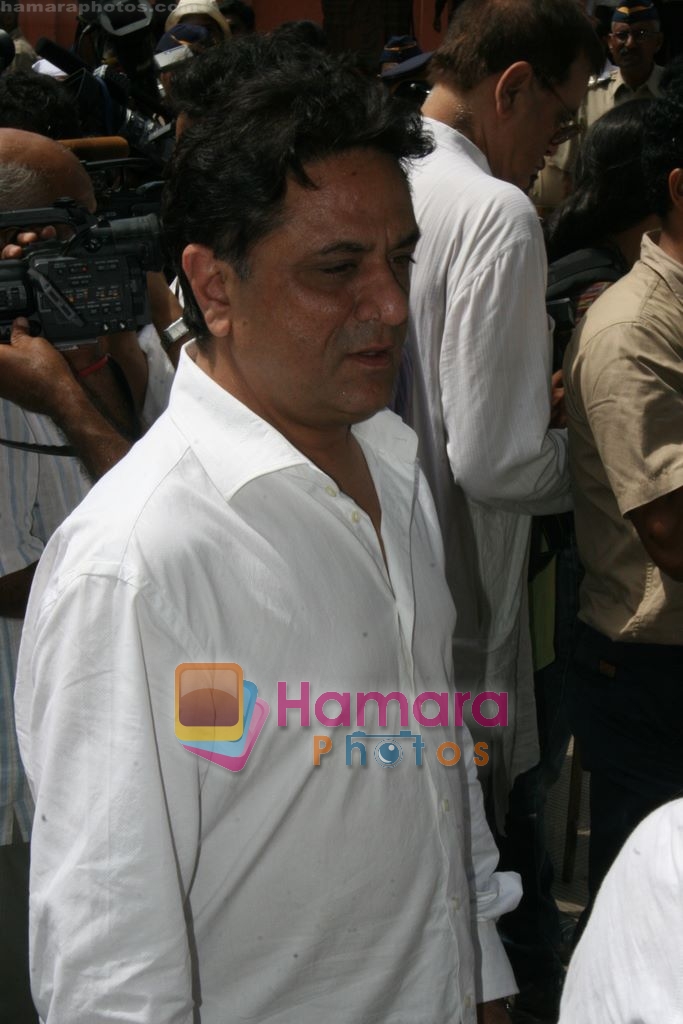 Harman Baweja at prakash mehra funeral in Oshiwara, Andheri, Mumbai on 18th May 2009 
