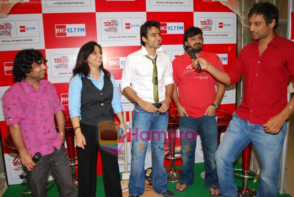 Jackie Bhagnani, Sajid, Kailash Kher on the sets of Big FM on 25th May 2009 