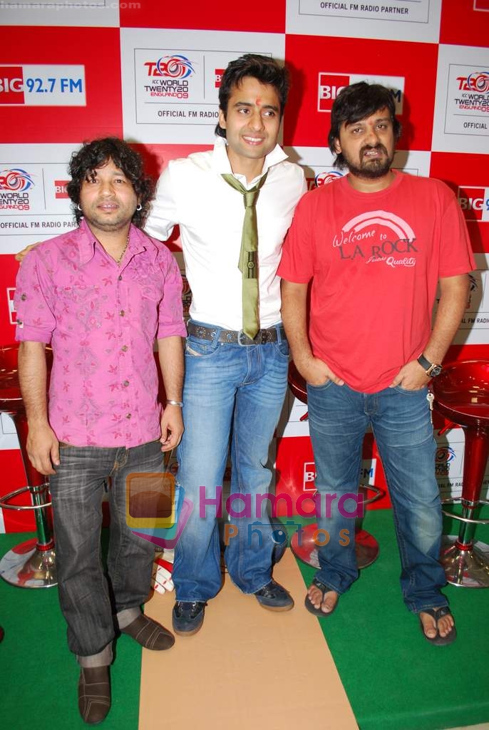 Jackie Bhagnani, Sajid, Kailash Kher on the sets of Big FM on 25th May 2009 
