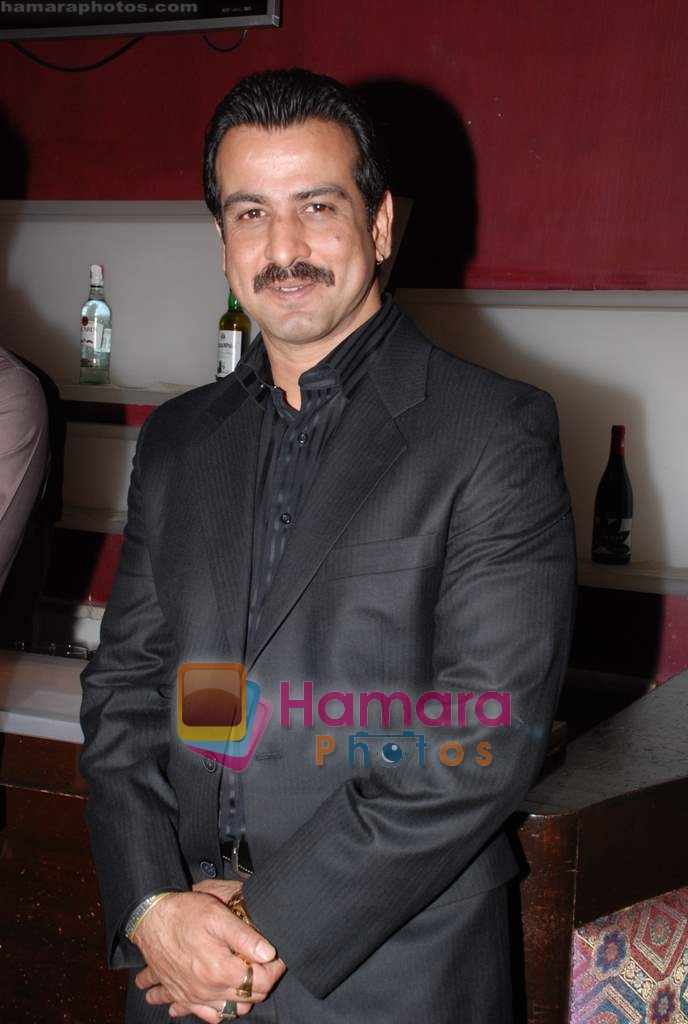 Ronit Roy at Roshan Abbas's bash for his new spa launch Palampur Express in Enigma on 25th May 2009 