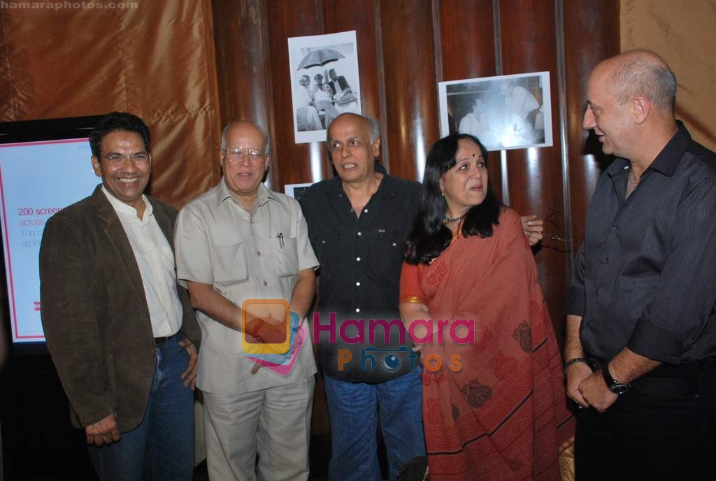 Anupam Kher, Mahesh Bhatt, Rohini Hattangadi at the premiere of Saaransh in Metro BIG Cinemas on 23rd May 2009 