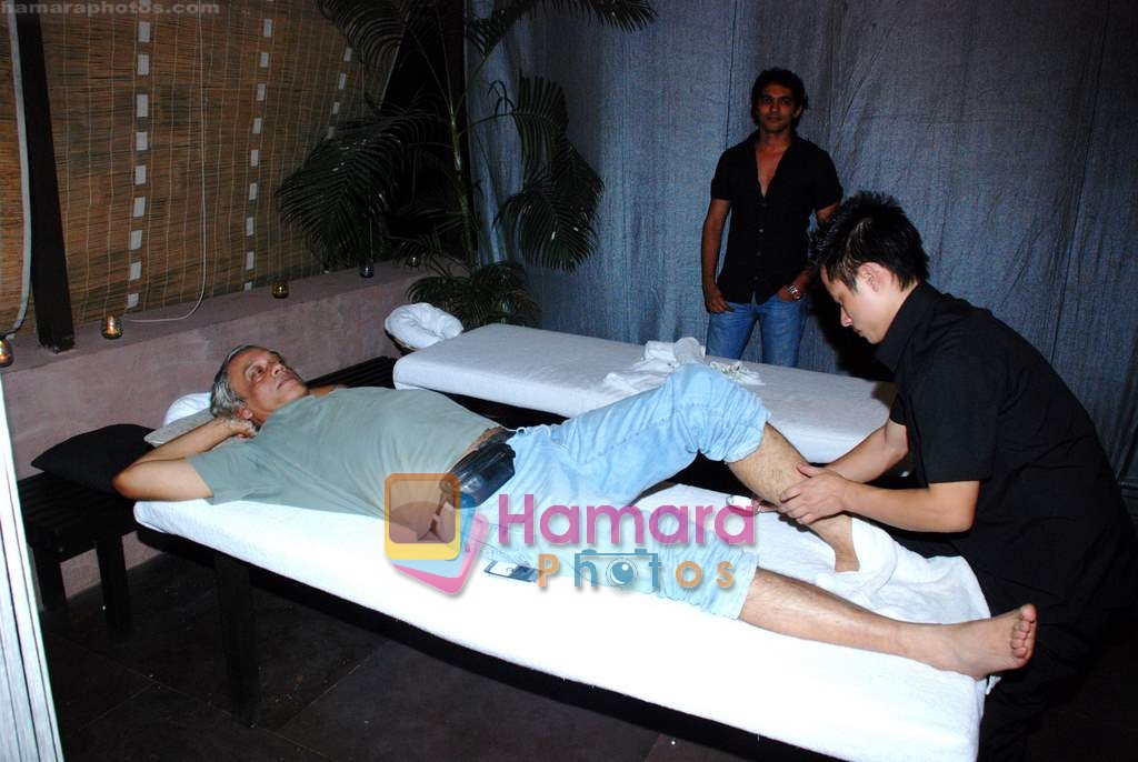 Sudhir Mishra at Charcoal Spa in Bandra on 24th May 2009 