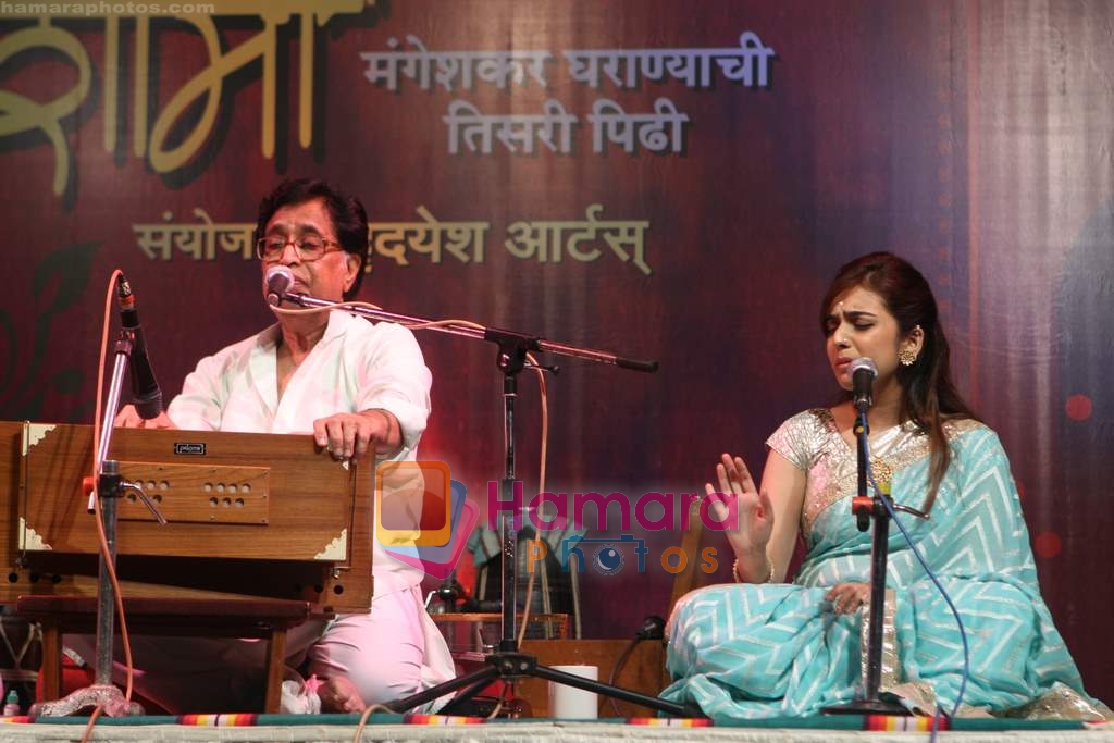 Jagjit Singh, Radha Mangeshkar at the album Launch of Radha Mangeshkar in Dinanath Mangeshkar Hall on 29th May 2009 