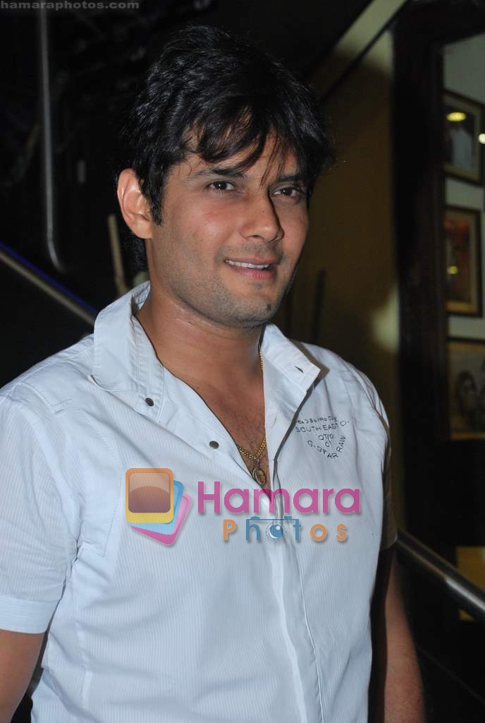 Amar Upadhyay at Aalim Hakim salon launch at True Fitness on 29th May 2009 