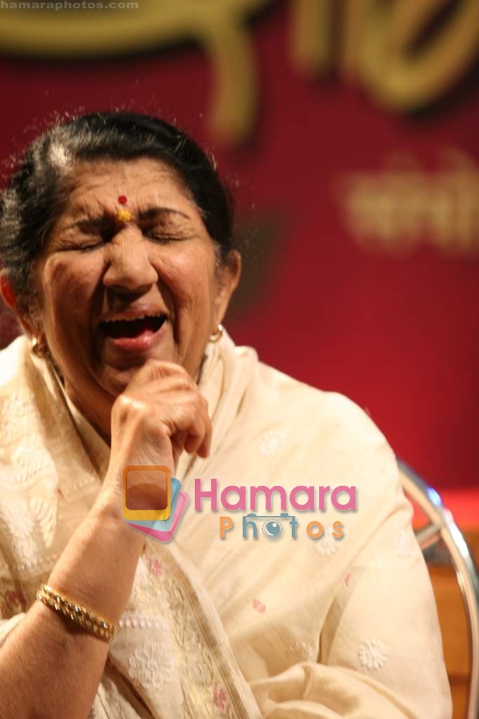 Lata Mangeshkar at the album Launch of Radha Mangeshkar in Dinanath Mangeshkar Hall on 29th May 2009 
