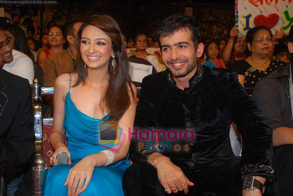 Saumya Tandon, Jay Bhanushali at the grand finale of Dance India Dance in Andheri Sports Complex on 30th May 2009 
