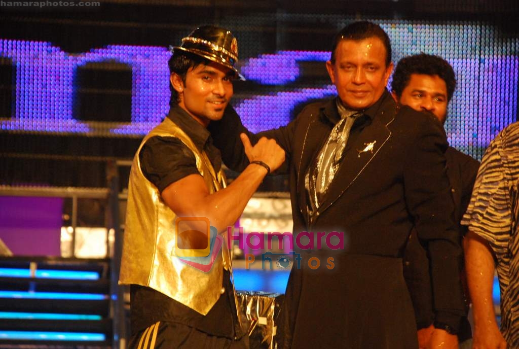 Mithun Chakraborty, Prabhu Deva at the grand finale of Dance India Dance in Andheri Sports Complex on 30th May 2009 