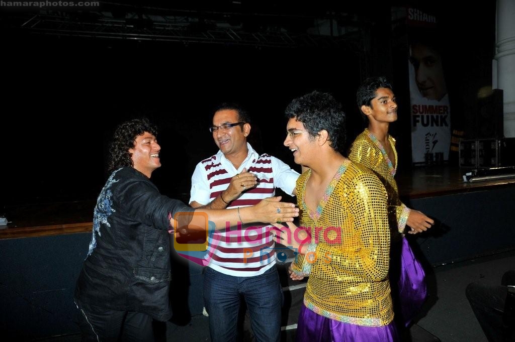 Aadesh Shrivastav and abhijeet at Shiamak's Summer Funk 2009