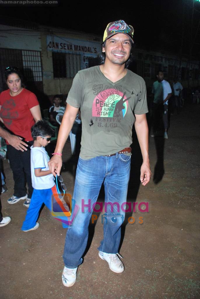 Shaan at Musicians charity cricket match in Ritumbura on 3rd June 2009 