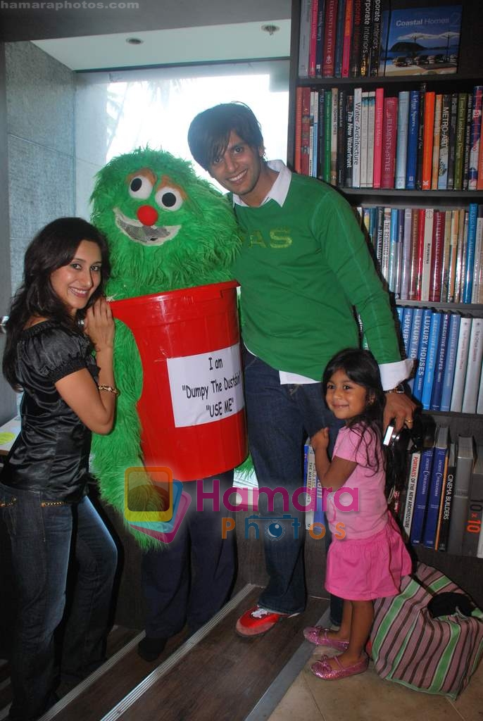 Karnveer and Teejay Sidhu at Poddar's Zelda book launch in Granth Book Store on 5th June 2009 