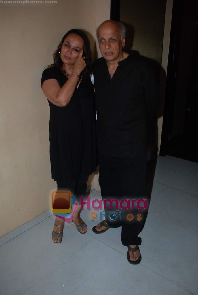 Soni Razdan, Mahesh Bhatt at the launch of Vinta Nanda's film with bash in D Ultimate Club on 8th June 2009 