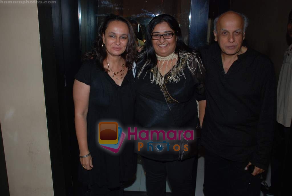 Soni Razdan, Vinta, Mahesh Bhatt at the launch of Vinta Nanda's film with bash in D Ultimate Club on 8th June 2009 