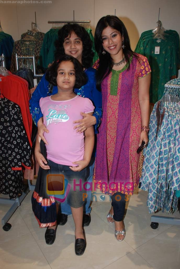 Star Vivaah with Aditi Shirwaikar in Westside Store on 9th June 2009 