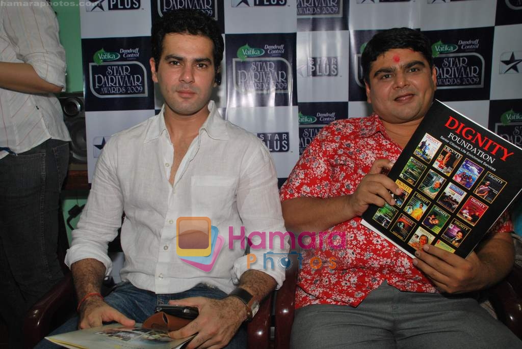 Amit Varma, Deven Bhojani at Dignity Foundation meet n greet event in Grant Road on 11th June 2009 