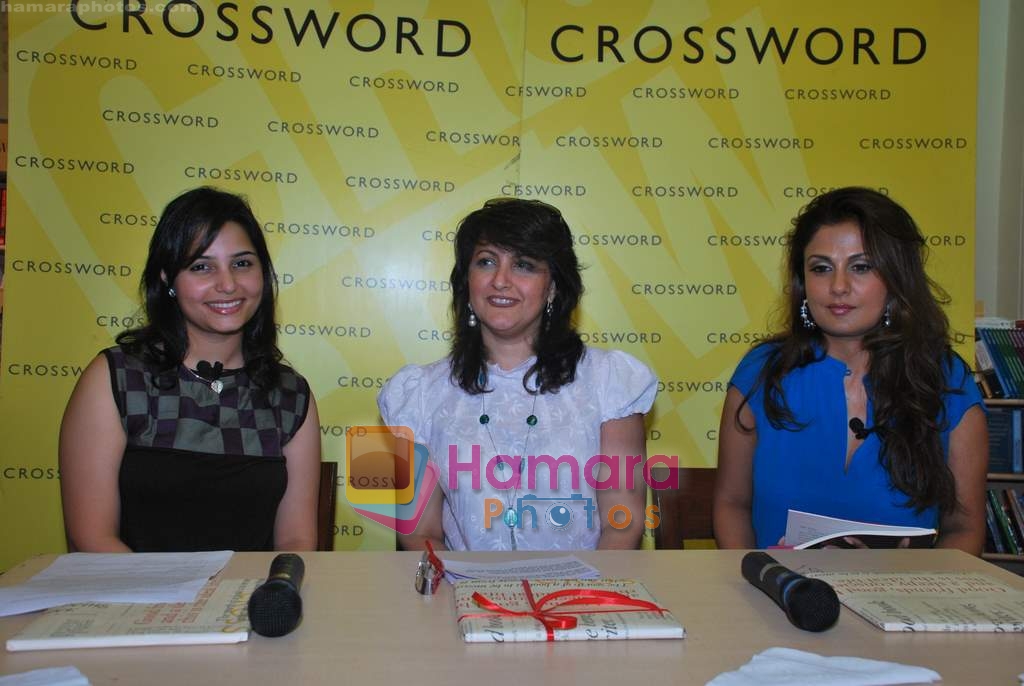 Anju Taraporewala, Raell Padamsee at the Launch of In between Corridors book by Alisha Cooper in Crossword on 12th June 2009  