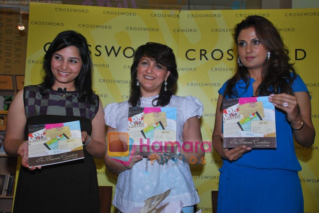 Anju Taraporewala, Raell Padamsee at the Launch of In between Corridors book by Alisha Cooper in Crossword on 12th June 2009  