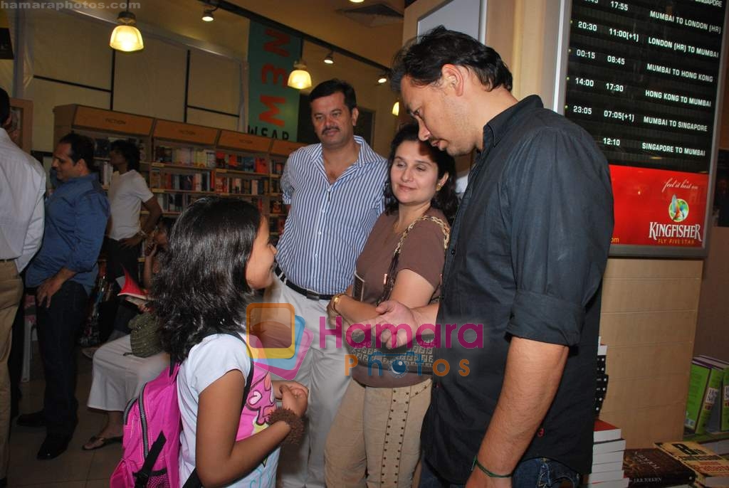 Kelly Dorjee at the Launch of In between Corridors book by Alisha Cooper in Crossword on 12th June 2009  