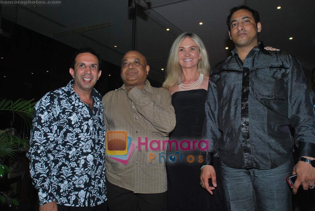 Parvez Damania at Dream Square lounge launch by Busi Kuzwayo in Andheri on 12th June 2009
