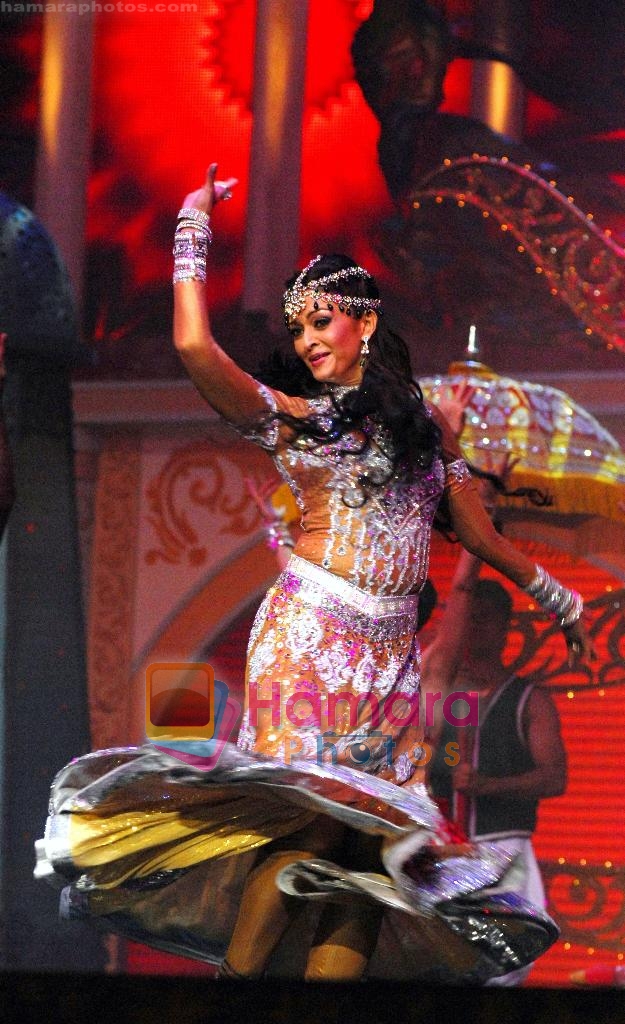 Aishwarya Rai Bachchan perform at Idea IIFA Awards 2009 Pic 2