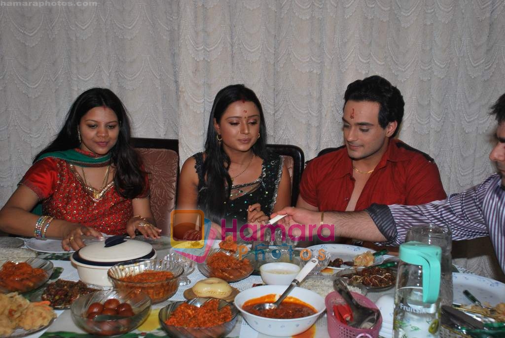 Parul Chauhan, Angad Hasija at Star Pariwar Promotional Event in Kandivili on 17th June 2009 
