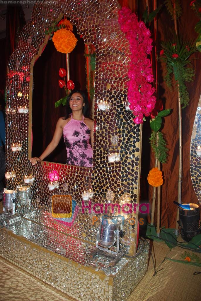 Gayatri Patel at Shagun show by Neeta Lulla on 21st June 2009 