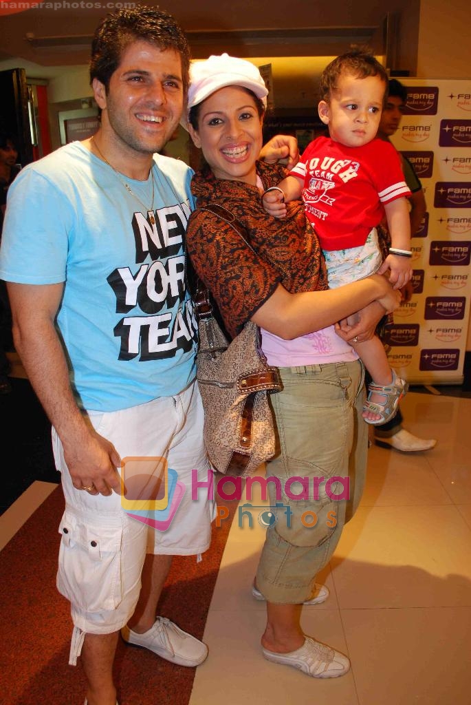 Bakhtiyar & Tanaz Irani with their son at ICE AGE 2 PREMIERE in Fame, Malad on 1st July 2009