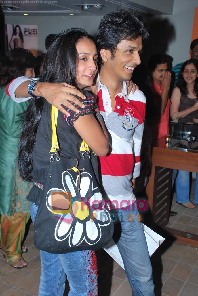 Suchitra Pillai, Vikram Phadnis at Vikram Phadnis fashion event in Fuel on 14th July 2009 