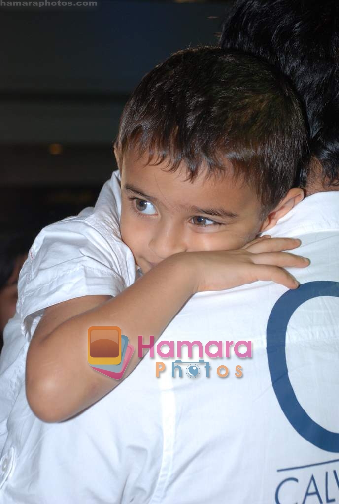 Madhavan with his son at Harry Potter 6 premiere in IMAX Wadala on 15th July 2009 
