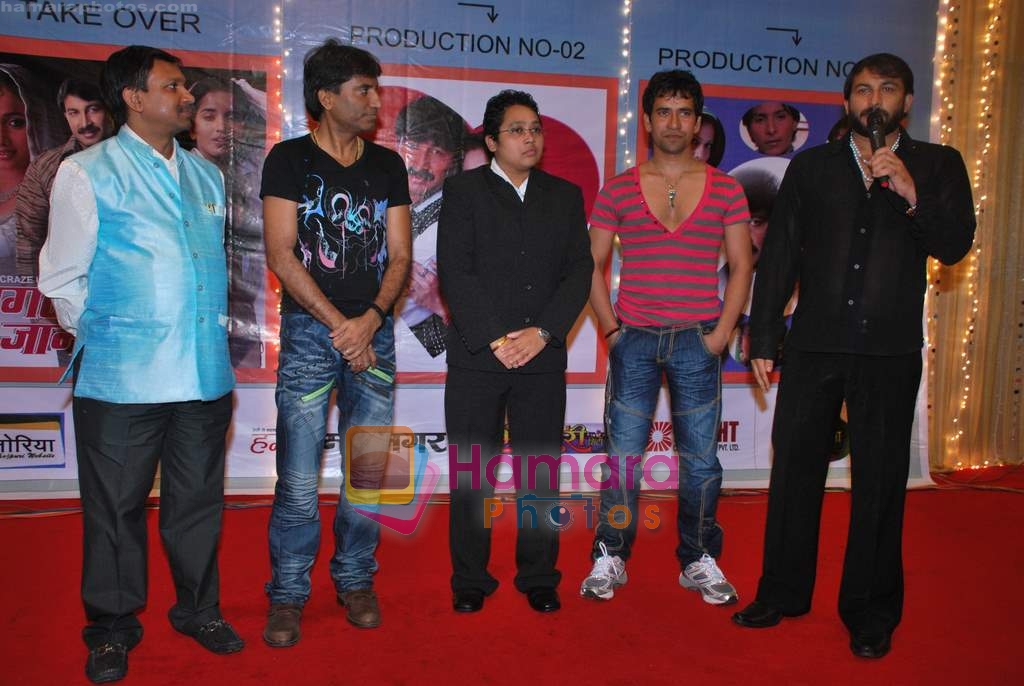 Raju Shrivastav, Manoj Tiwari at Bhojpuri bash hosted by Front Line Entertainment and M-Series in Four Bungalows on 16th July 2009 