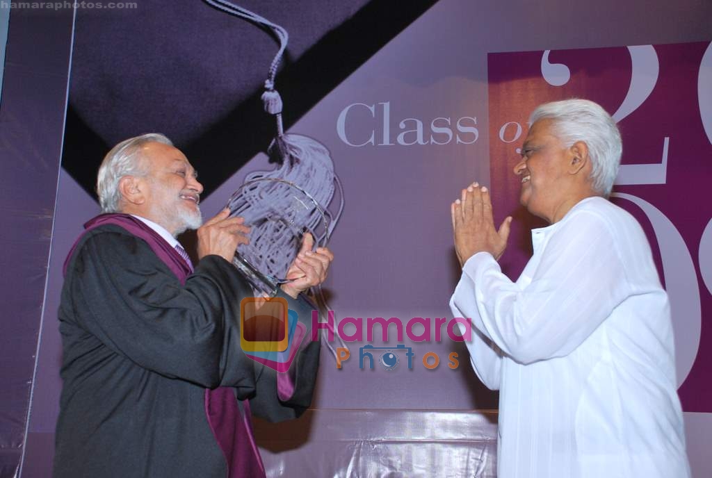 Pyarelal honoured by Whistling Woods in Indira Gandhi Institute on 18th July 2009  