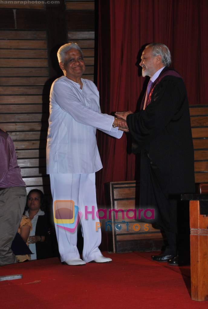 Pyarelal honoured by Whistling Woods in Indira Gandhi Institute on 18th July 2009  