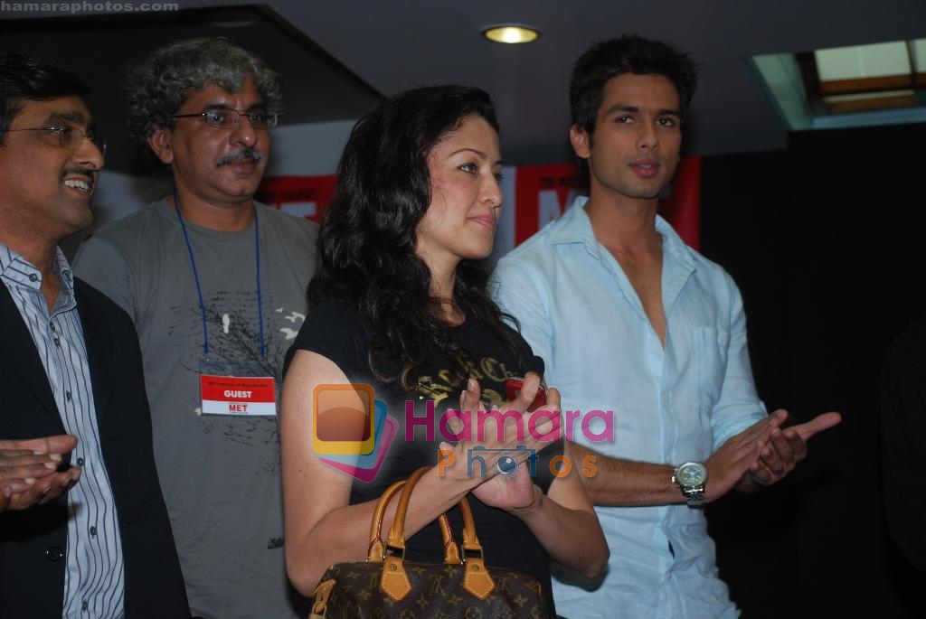 Shahid Kapoor at a documentary movie screening at MET college in Bandra, Mumbai on 25th July 2009 